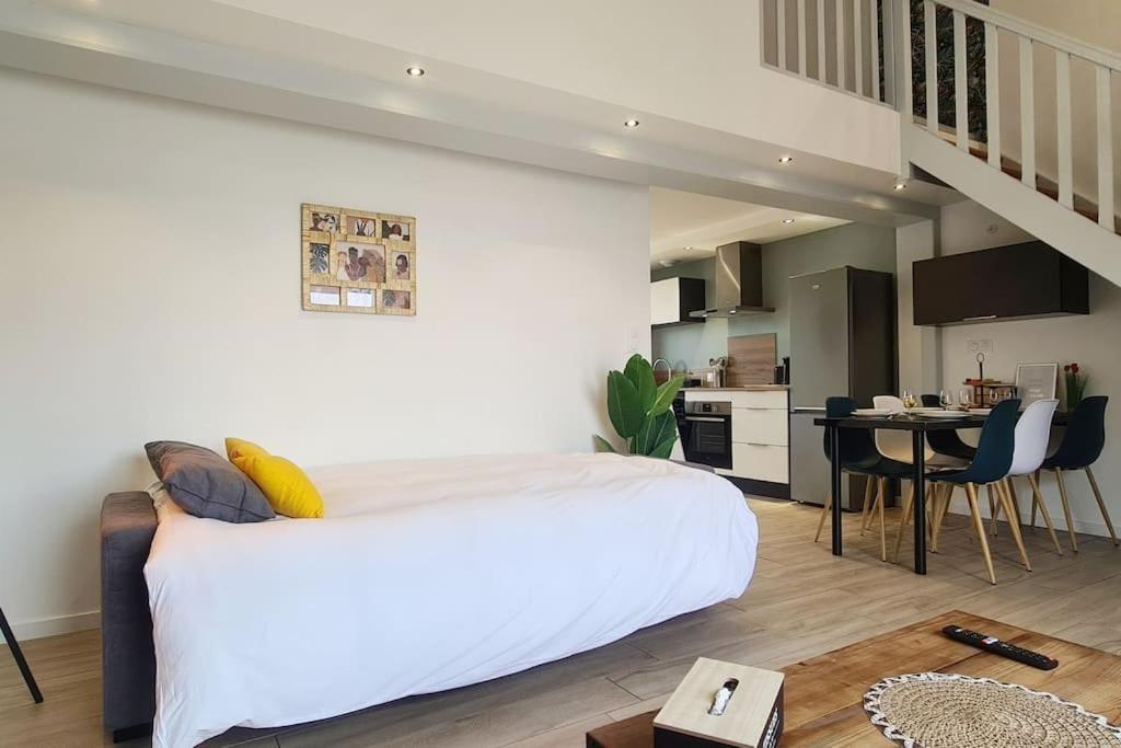 Le Lion D'Or Apartment Bessines Bagian luar foto